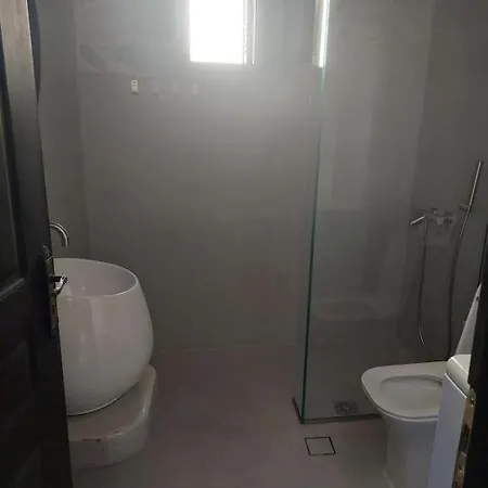 Laas Manor 1819 شقة *