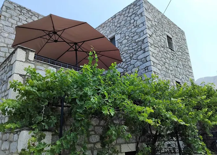 Laas Manor 1819 Apartment Areopoli